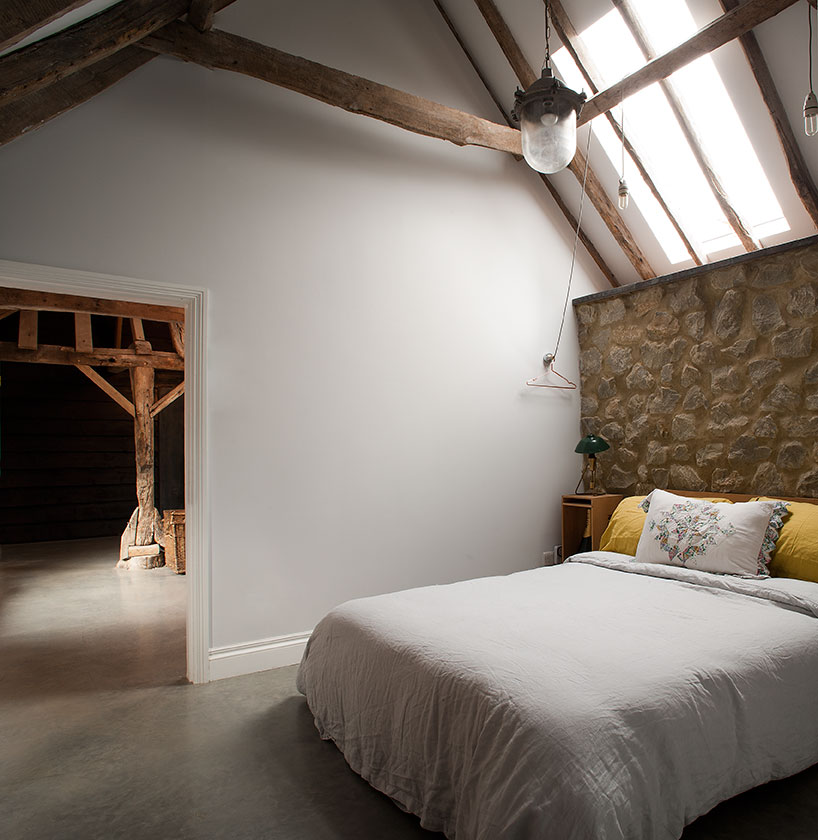 liddicoat & goldhill restore the ancient party barn in england