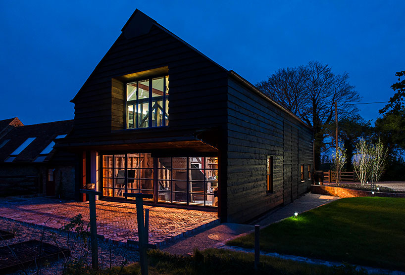 liddicoat & goldhill restore the ancient party barn in england