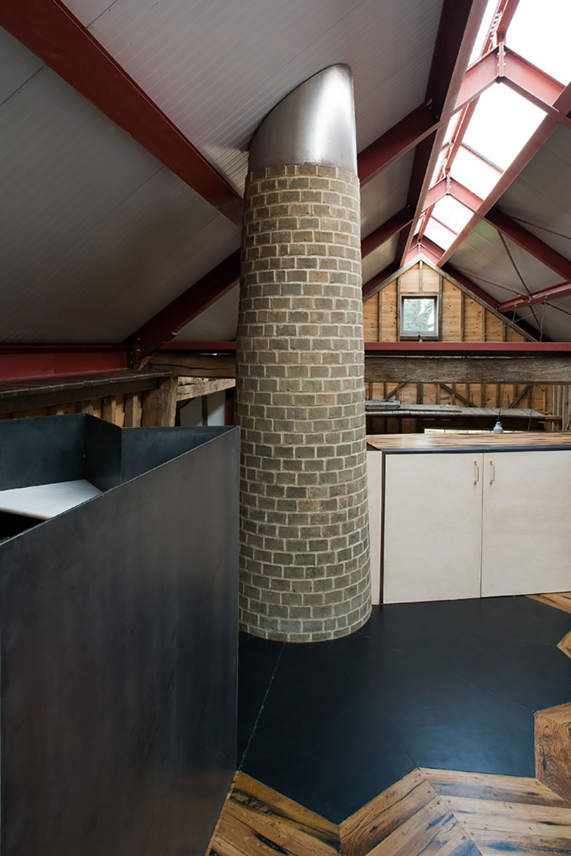 liddicoat & goldhill restore the ancient party barn in england