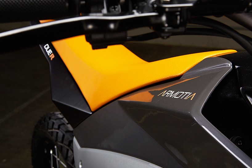 armotia-due-electric-motorcycle-series-designboom-05