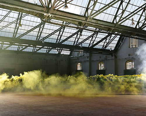 OTTOMURA emphasizes industrial art brussels venue with colored smoke