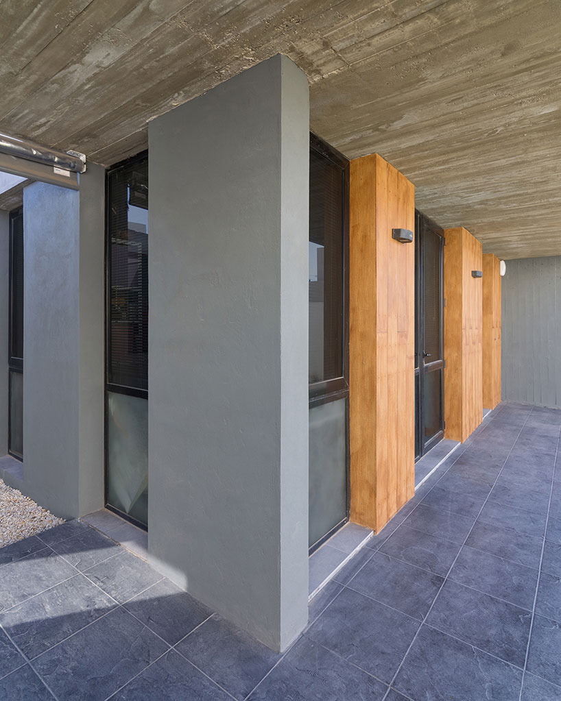 estudio moire encloses atelier gael in light-filled concrete shell