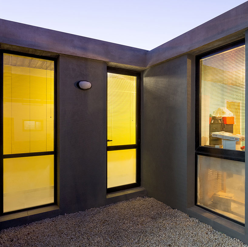 estudio moire encloses atelier gael in light-filled concrete shell