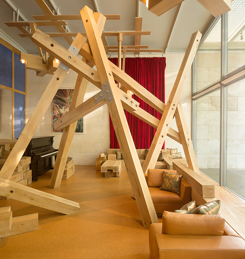 timber installation by edwin chan transforms the nasher sculpture center in dallas