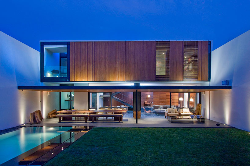 elias rizo arquitectos breathes new life into the 1960's casa ro