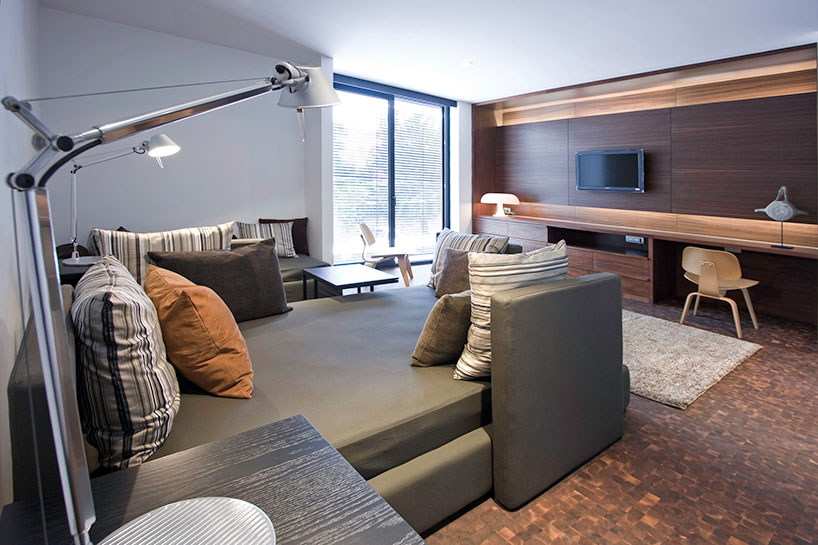 elias rizo arquitectos breathes new life into the 1960's casa ro