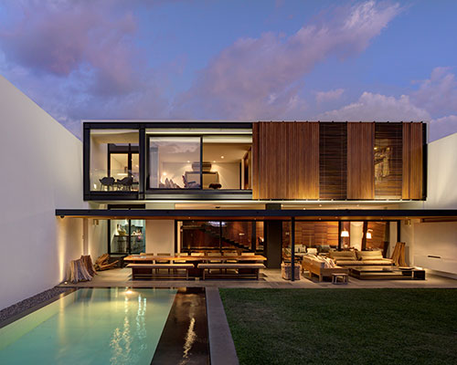 elias rizo arquitectos clads casa gg with polished steel