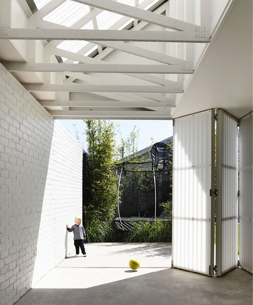 figureground-backyard-studio-melbourne-designboom-02