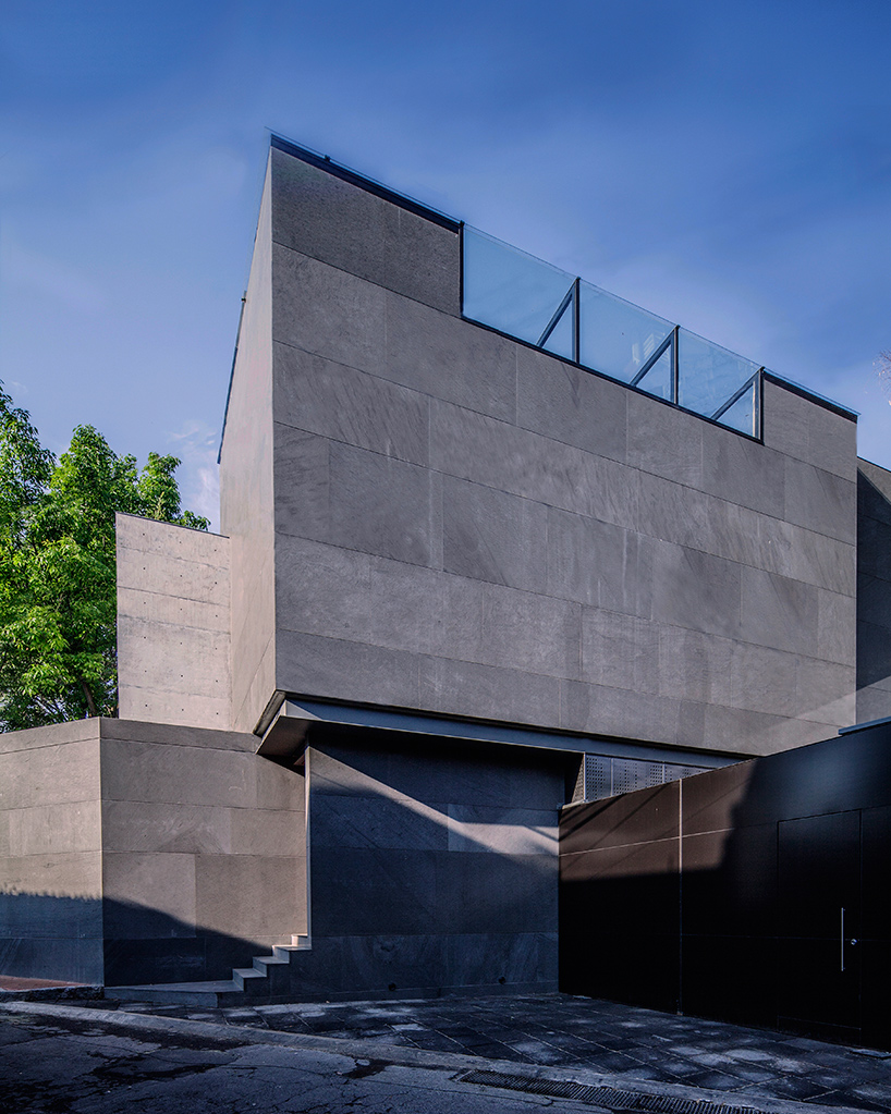 grupo-arquitectura-casa-basaltica-house-mexico-city-designboom-02