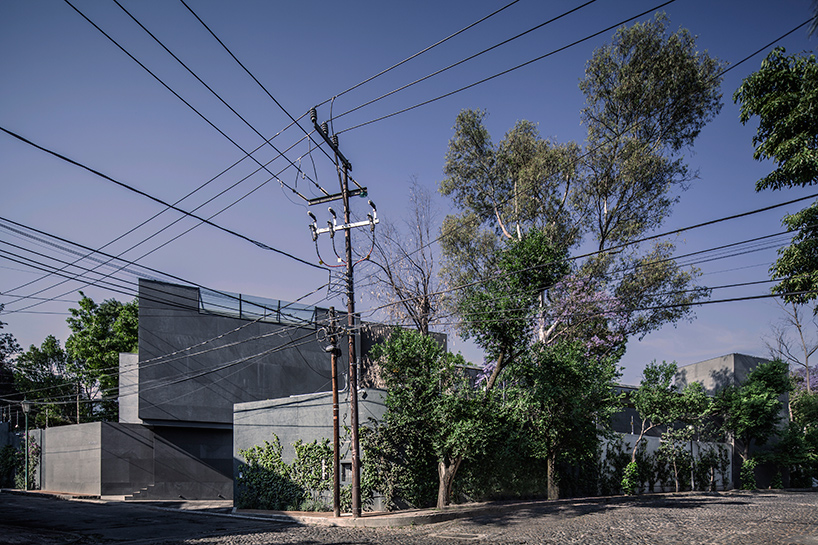 grupo-arquitectura-casa-basaltica-house-mexico-city-designboom-02