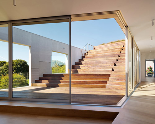 LEVENBETTS splits vast east coast beach house into three wings