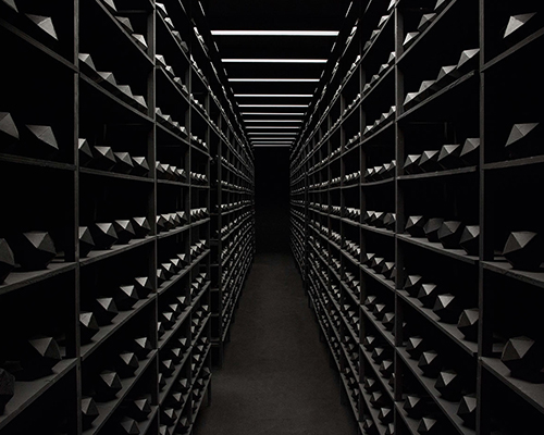 levi van veluw's experiential labyrinth questions the relativity of matter