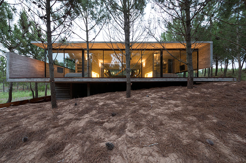 concrete casa l4 by luciano kruk enjoys ocean-side living