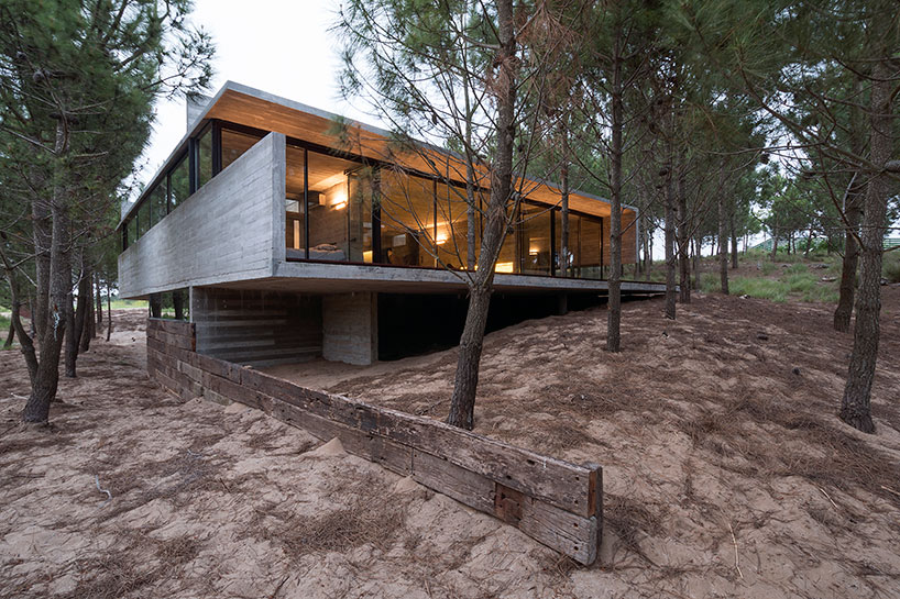 concrete casa l4 by luciano kruk enjoys ocean-side living