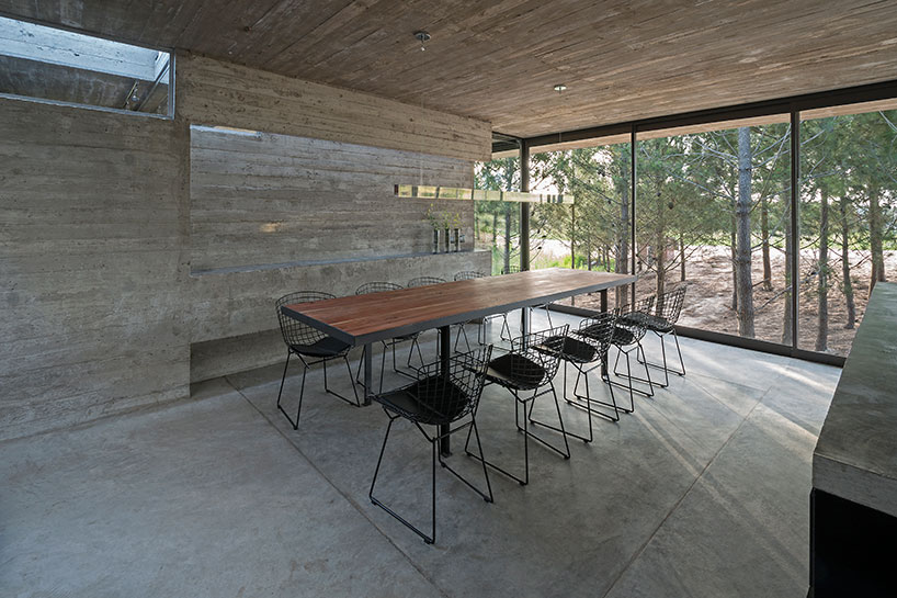 concrete casa l4 by luciano kruk enjoys ocean-side living