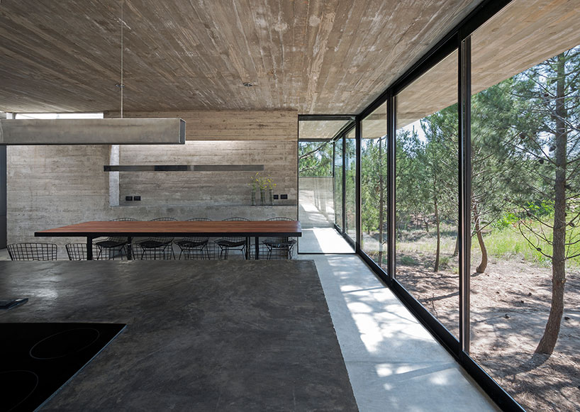 concrete casa l4 by luciano kruk enjoys ocean-side living