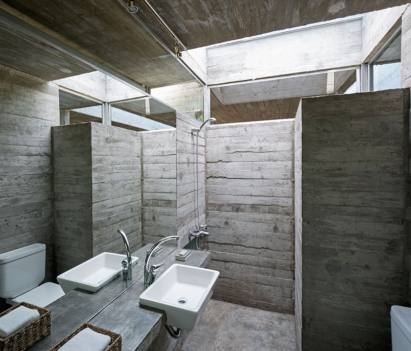 concrete casa l4 by luciano kruk enjoys ocean-side living