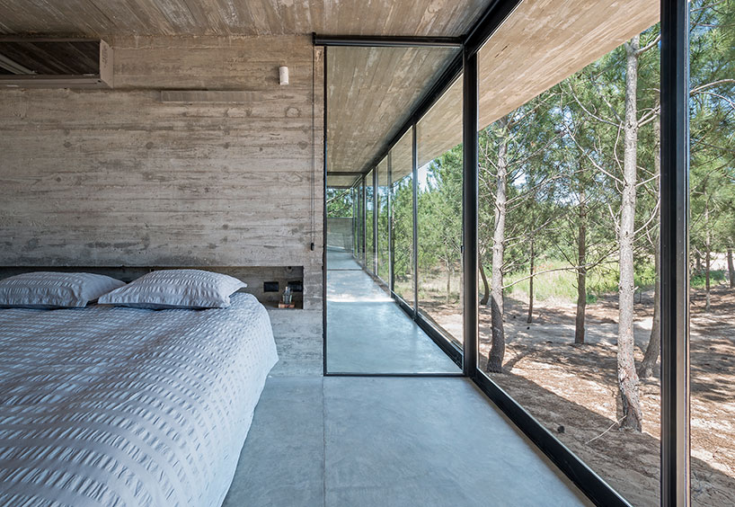 concrete casa l4 by luciano kruk enjoys ocean-side living