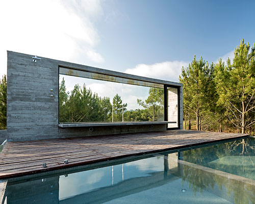 concrete casa l4 by luciano kruk enjoys ocean-side living