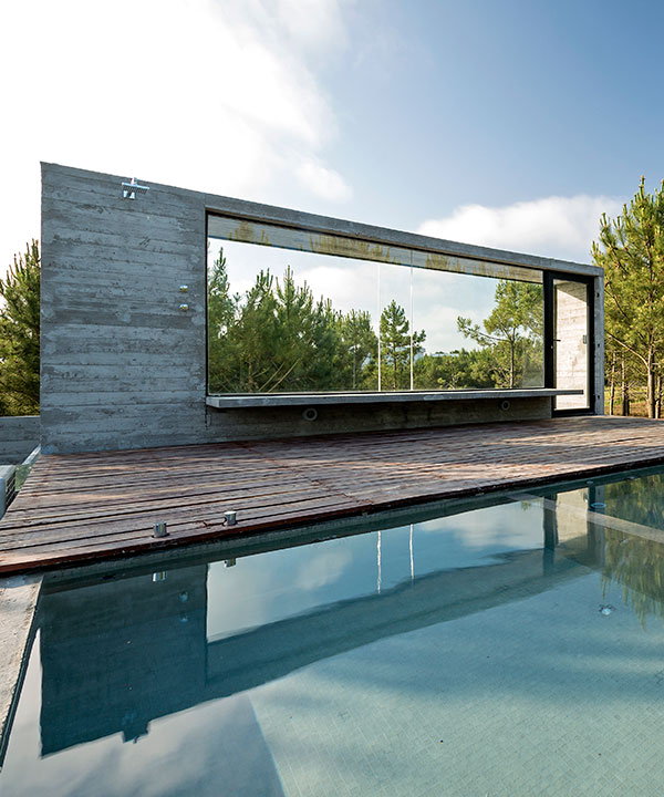 concrete casa l4 by luciano kruk enjoys ocean-side living