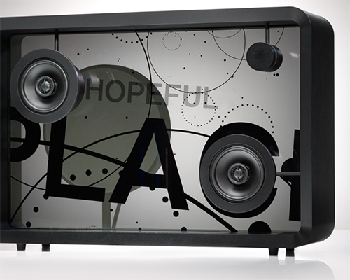 lyric speaker uses translucent LCD screen to display song texts