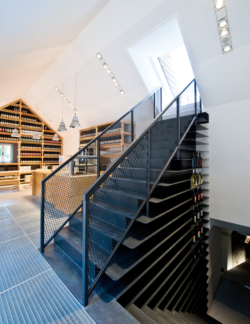 march-gut-weinblick-wine-tavern-designboom-02
