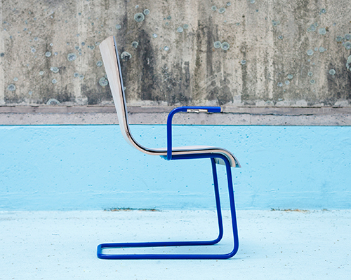 nathalie teugel's moov chair charges your phone while you move