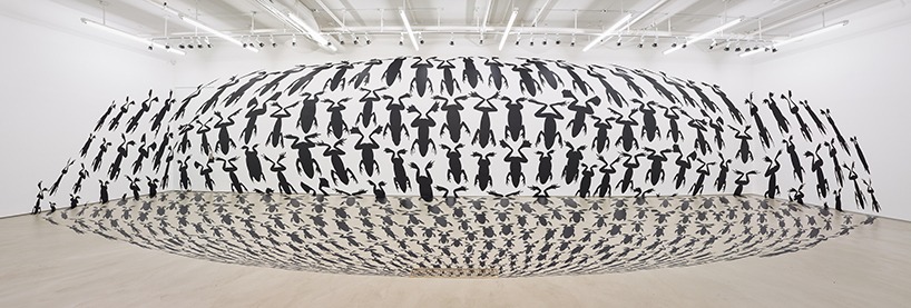 regina-silveira-alexander-gray-amphibia-designboom-03