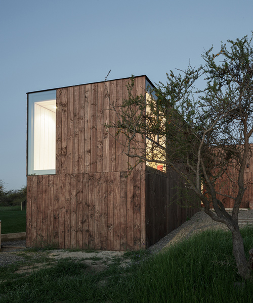 ricardo torrejon forms casa CML as a refined weekend retreat in chile