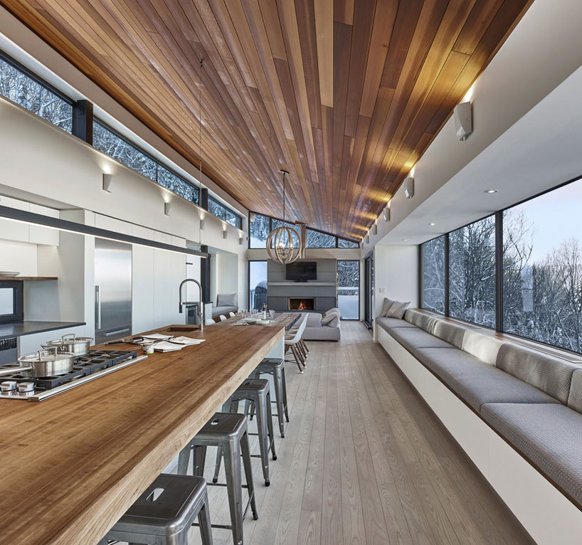 robitaillecurtis-laurentian-ski-chalet-montreal-designboom-02