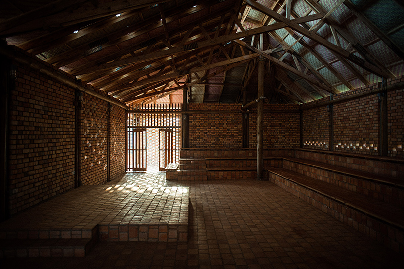 ross-langdon-health-education-centre-uganda-studio-FH-architects-designboom-02
