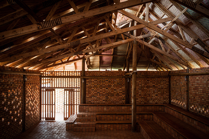 ross-langdon-health-education-centre-uganda-studio-FH-architects-designboom-02