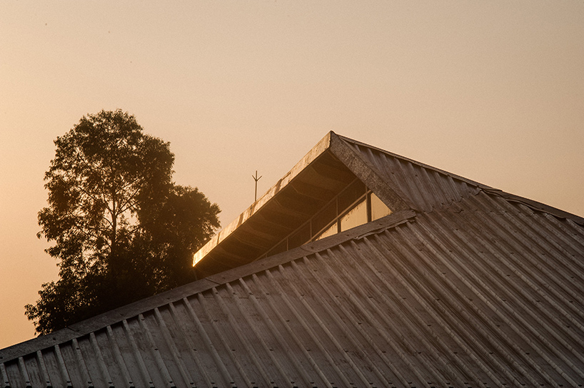 ross-langdon-health-education-centre-uganda-studio-FH-architects-designboom-02