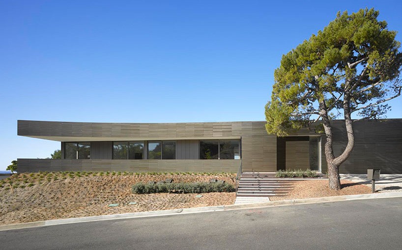 SPF:architects designs double stick residence in california