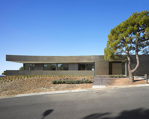 SPF:architects designs double stick residence in california