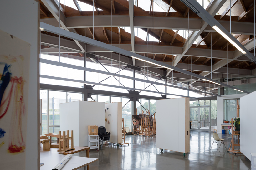 wHY unites pomona college's arts building in california beneath curving ...