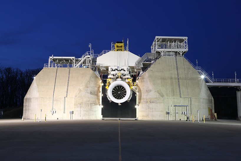 GE-aviation-GE9X-largest-commercial-airplane-engine-designboom-01