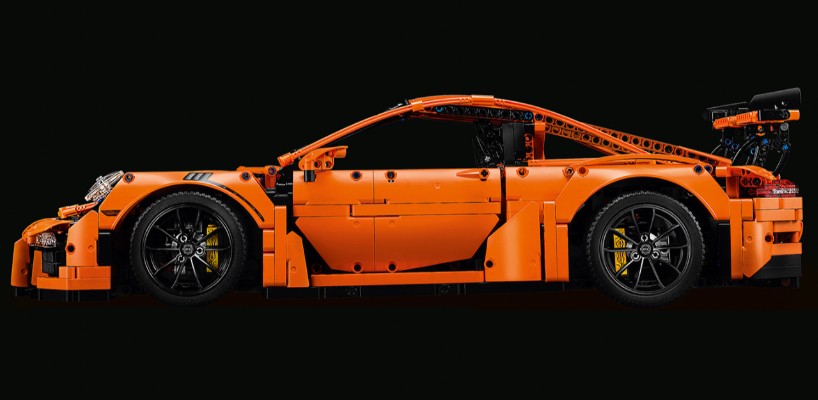 LEGO-technic-porsche-911-GT3-RS-kit-designboom-01
