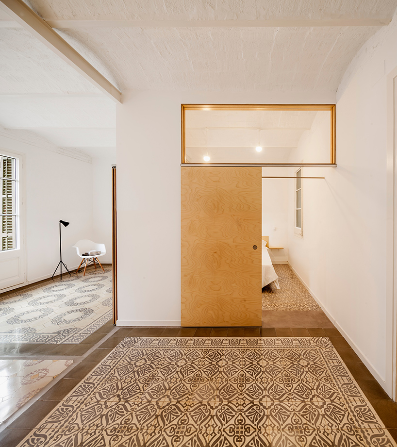 adrian-elizalde-apartment-renovation-eixample-barcelona-designboom-02