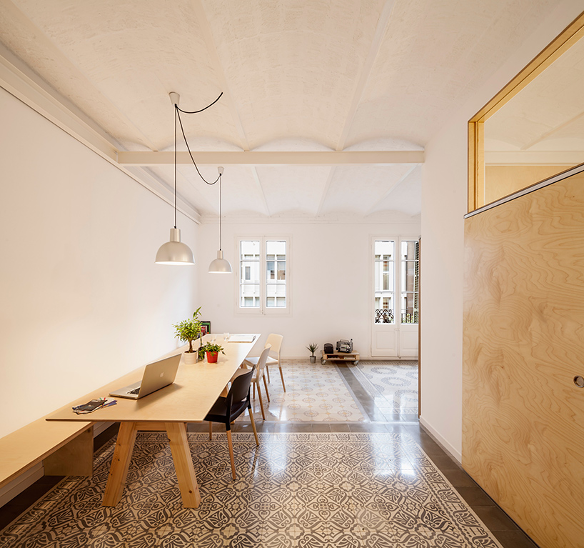adrian-elizalde-apartment-renovation-eixample-barcelona-designboom-02