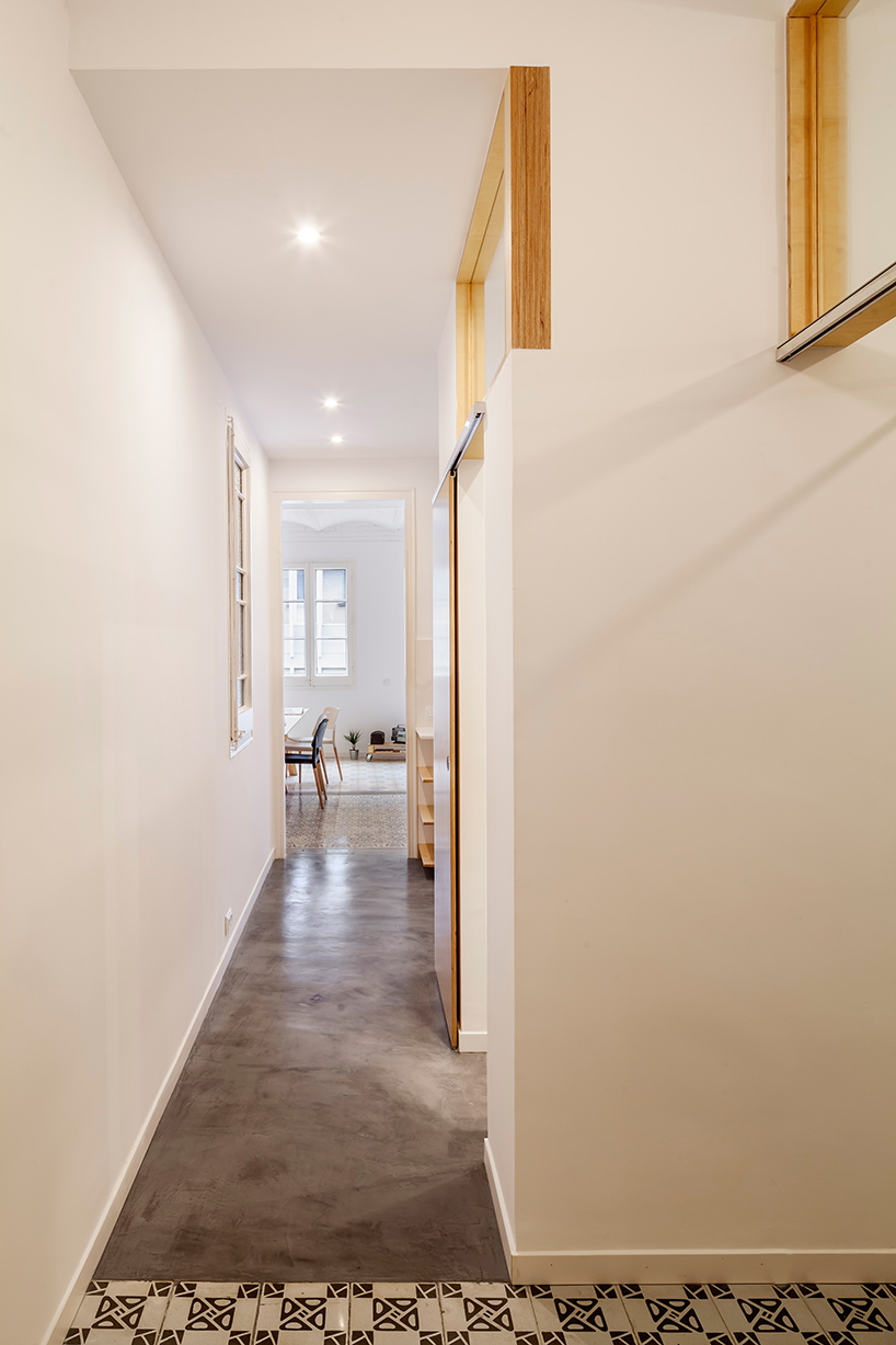 adrian-elizalde-apartment-renovation-eixample-barcelona-designboom-02