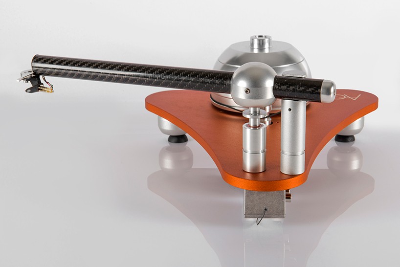 audio-deva-atmo-sfera-platterless-turntable-designboom-04