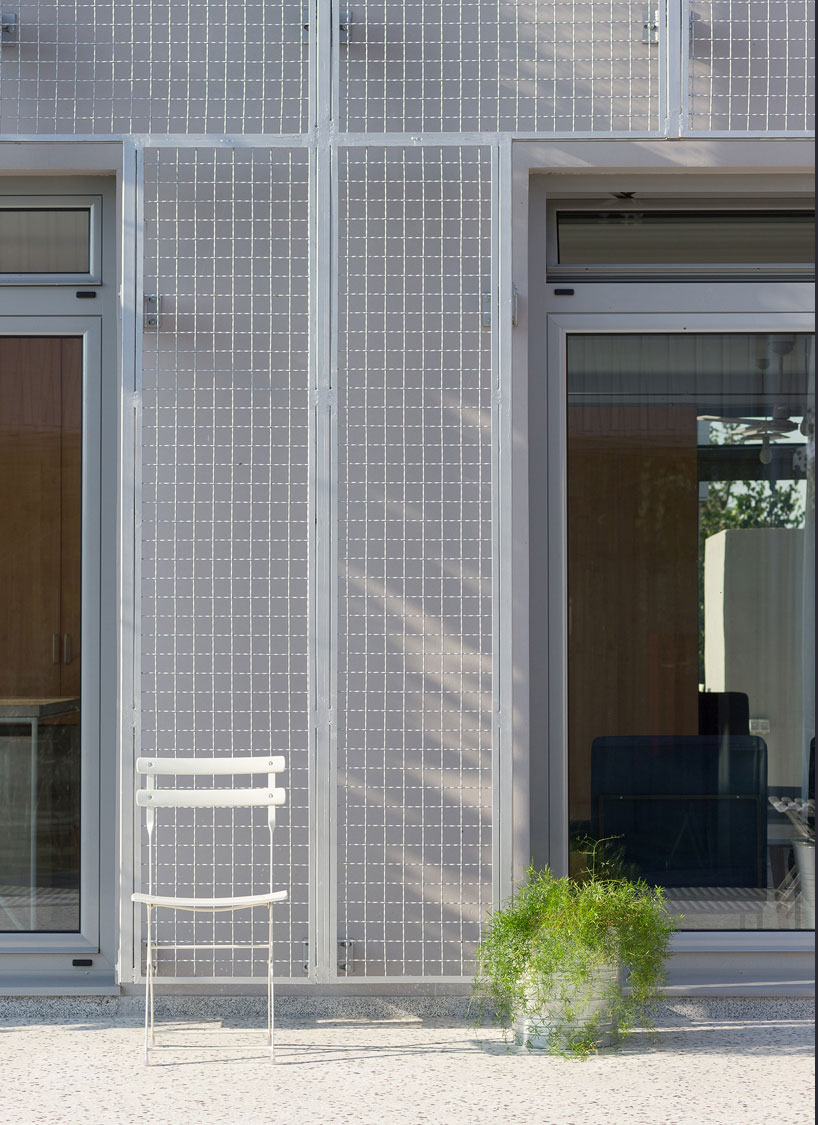 autori-house-23-hostel-terra-panonica-estate-designboom-02