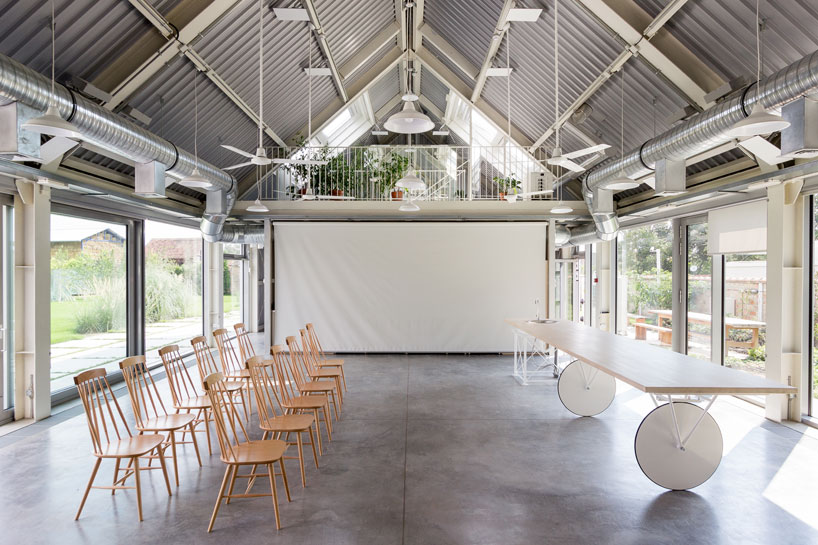 autori-house-c-serbia-meeting-place-designboom-02