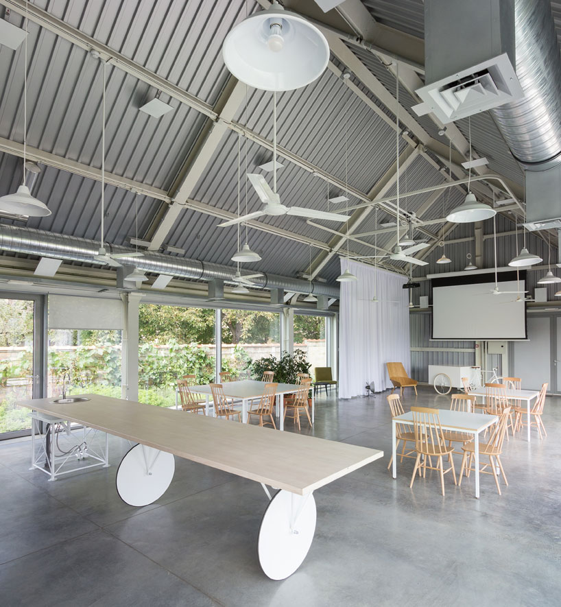 autori-house-c-serbia-meeting-place-designboom-02