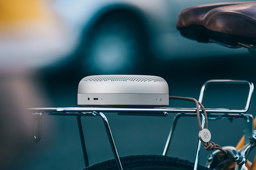 bang-olufsen-beoplay-A1-portable-speaker-designboom-01