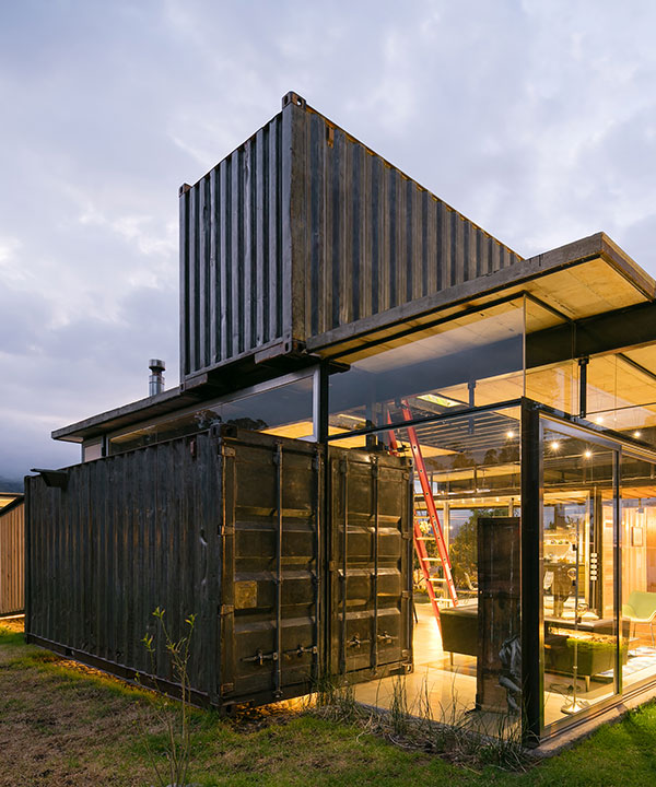 daniel moreno flores builds rdp house from repurposed containers