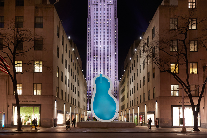 elmgreen-dragset-van-gogh-ear-rockefeller-center-new-york-designboom-01
