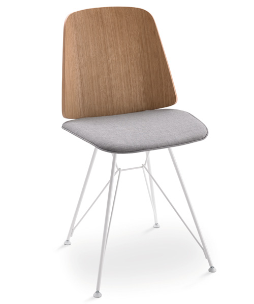 frank rettenbacher's lightweight june chair for zanotta contains a simple geometric outline
