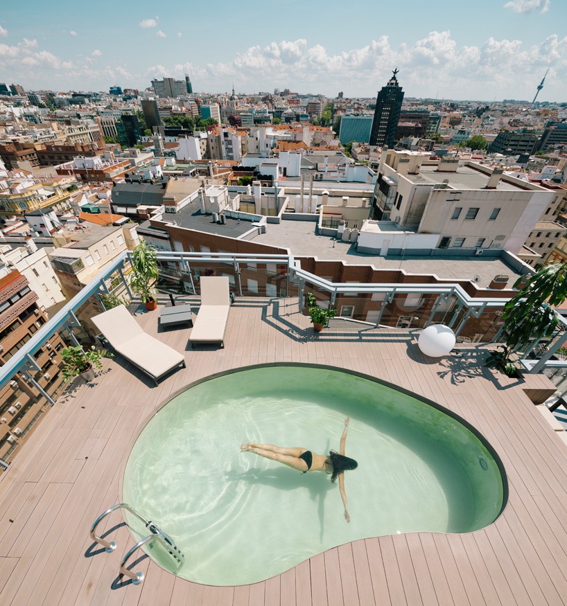 _i!-arquitectura-a-chalet-in-madrids-sky-apartment-designboom-02